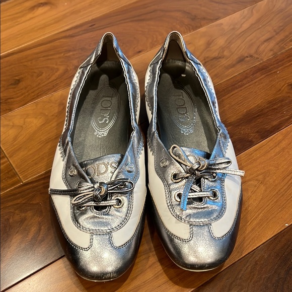 Tod's Silver and White Leather Flats